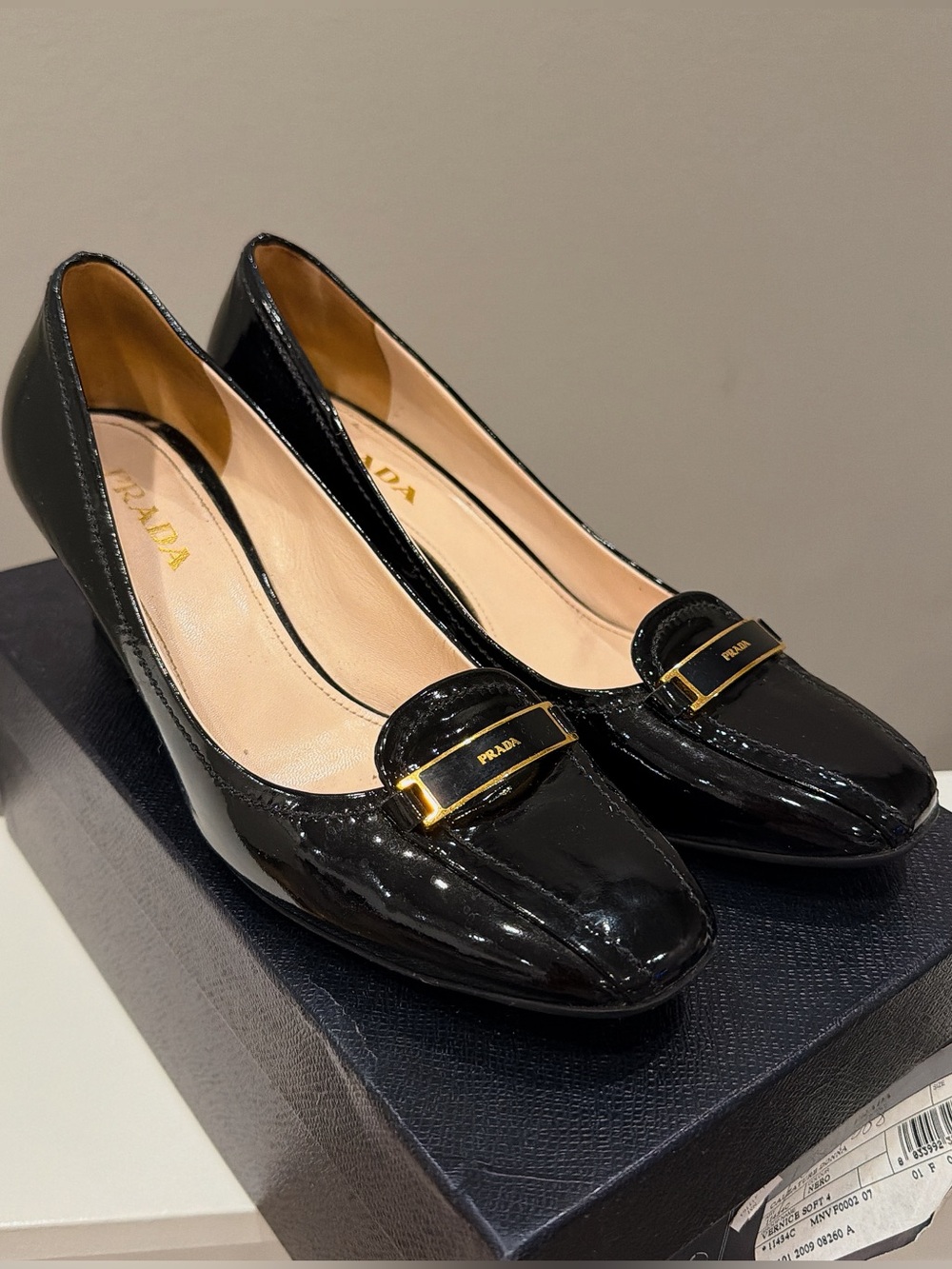 Prada patent leather pump size 37